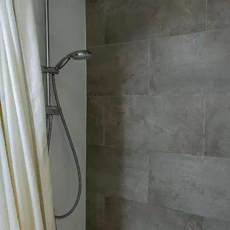 Spacious And Quiet In The Heart Of París