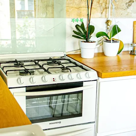 Spacious And Quiet In The Heart Of París